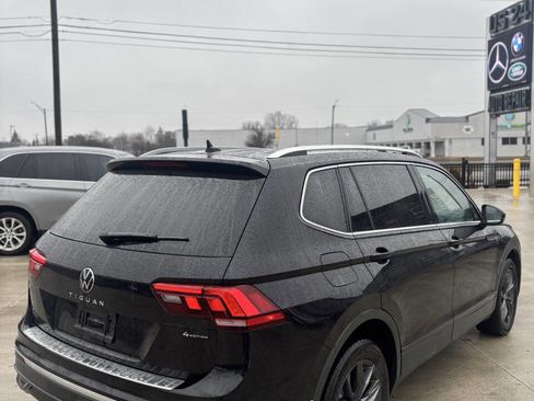 Used 2022 Volkswagen Tiguan SE w/ Panoramic Sunroof Package image 7