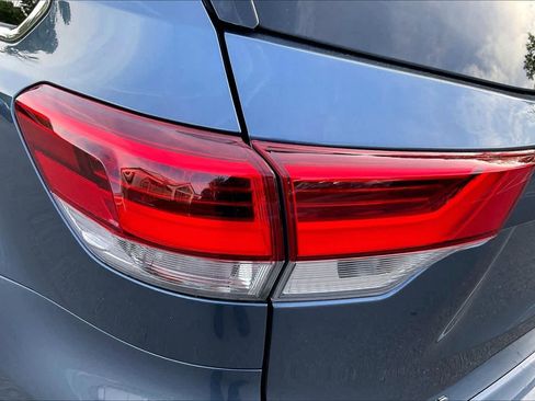 Used 2019 Toyota Highlander Limited Platinum AWD/4WD image 27