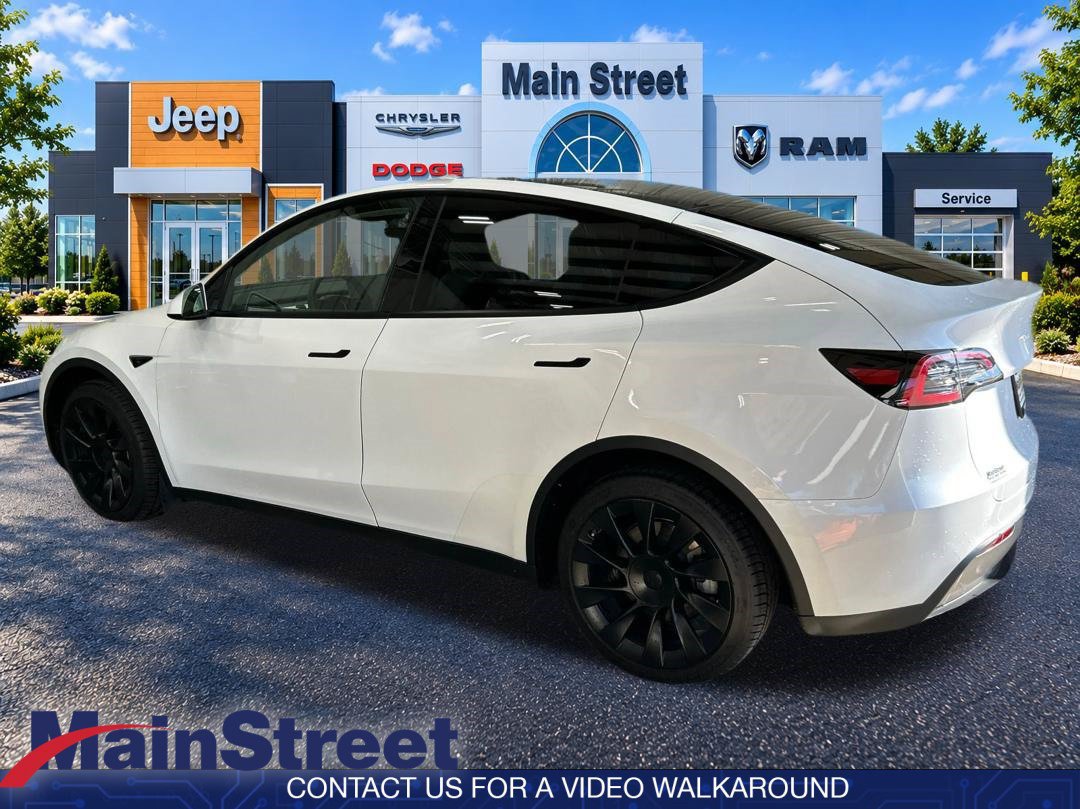 Used 2023 Tesla Model Y AWD image 3