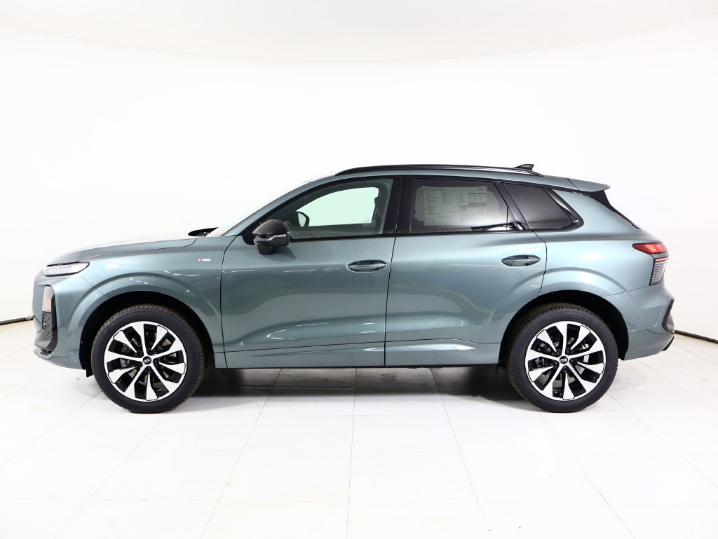 Used 2026 Audi Q3 quattro 2.0T AWD/4WD image 2