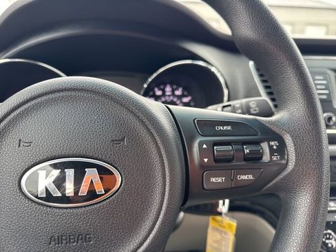Used 2018 Kia Sedona L image 20