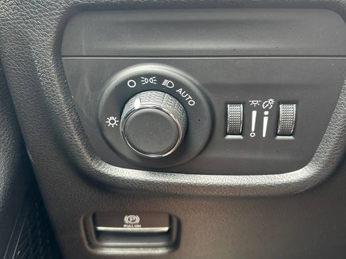 Used 2023 Jeep Grand Cherokee L Laredo AWD/4WD image 27