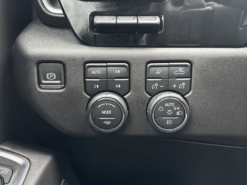 Certified 2022 Chevrolet Silverado 1500 High Country w/ Technology Package image 30