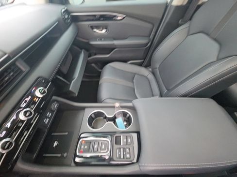 Used 2025 Honda Pilot Touring image 25