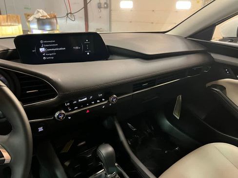 Used 2025 MAZDA MAZDA3 s image 28