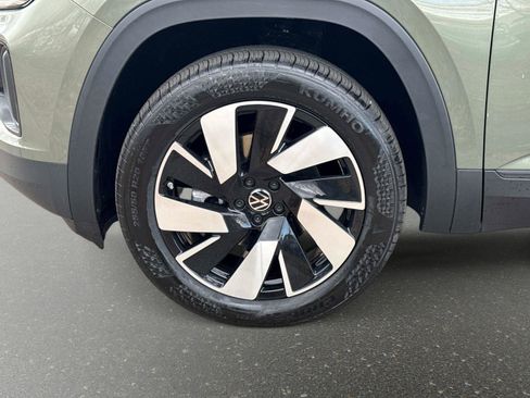 New 2026 Volkswagen Atlas Cross Sport SE image 9