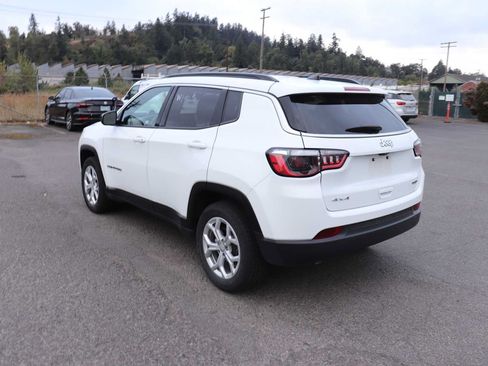 Used 2024 Jeep Compass Latitude AWD/4WD image 7