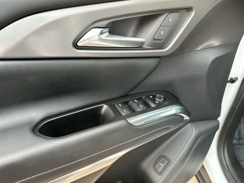 Used 2024 Chevrolet Traverse LT image 13