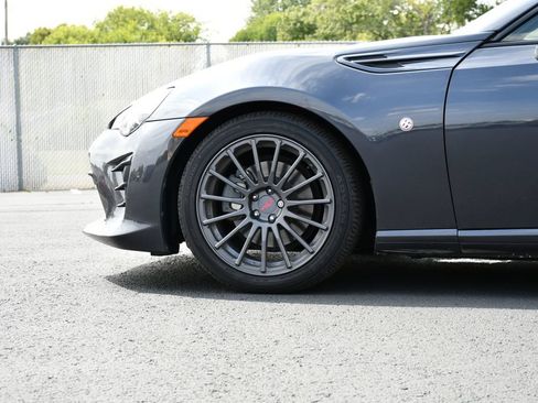 Used 2019 Toyota 86 RWD image 12