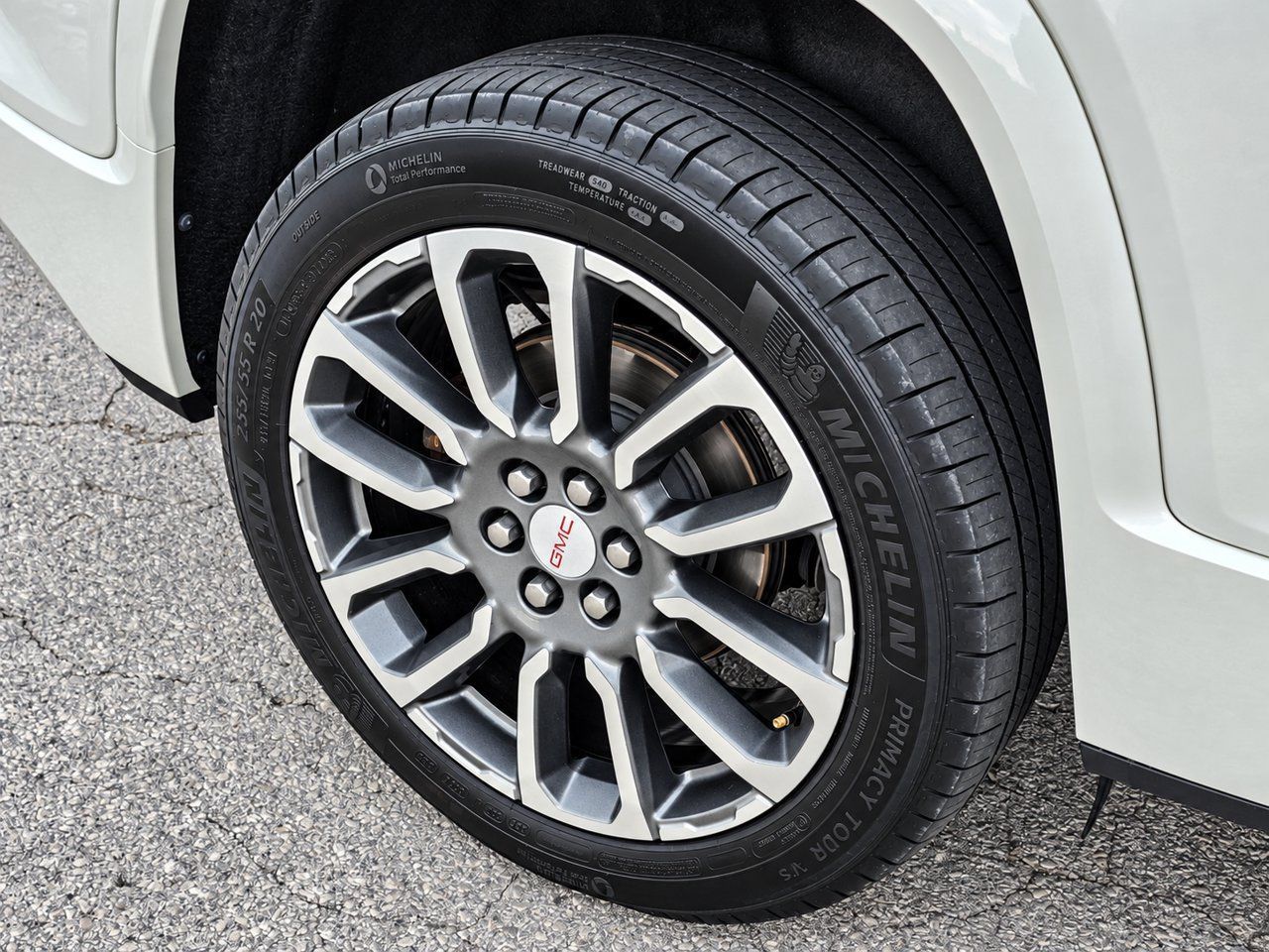 Used 2021 GMC Acadia Denali w/ Denali Technology Package FWD image 11
