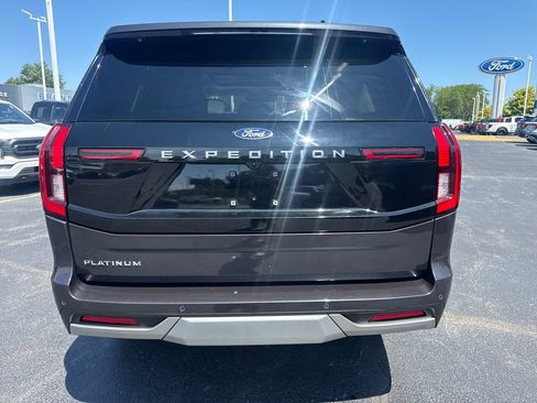 Used 2025 Ford Expedition Platinum w/ Driver's Package AWD/4WD image 8
