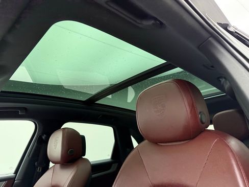 Used 2024 Porsche Cayenne S image 12