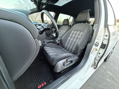 Used 2011 Volkswagen GTI 4-Door image 10