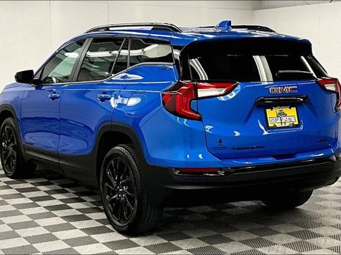 Used 2024 GMC Terrain SLE w/ Elevation Edition AWD/4WD image 3