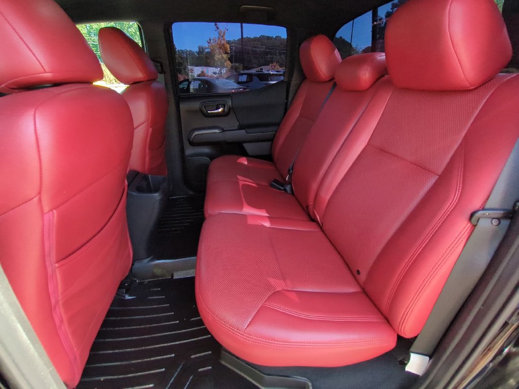 Used 2020 Toyota Tacoma TRD Sport w/ Technology Package RWD image 12