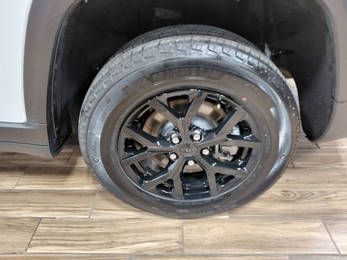 Used 2024 Jeep Grand Cherokee L Altitude image 27