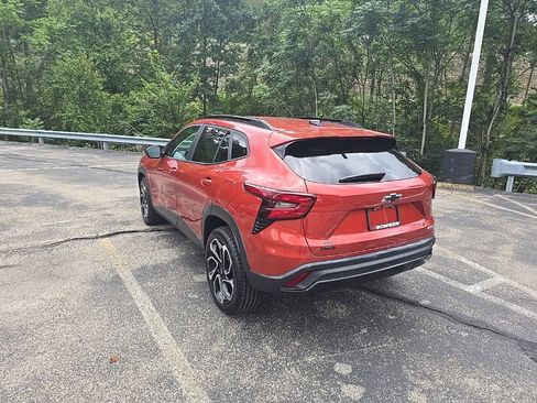Certified 2024 Chevrolet Trax RS w/ Sunroof Package FWD image 3