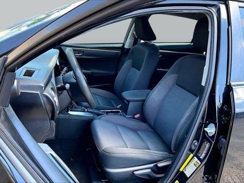 Used 2018 Toyota Corolla LE FWD image 11