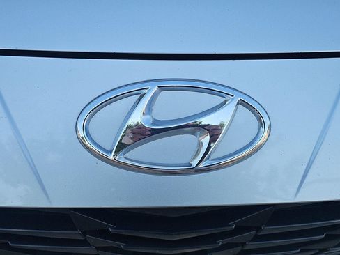 Used 2022 Hyundai Elantra SEL w/ Cargo Package FWD image 9