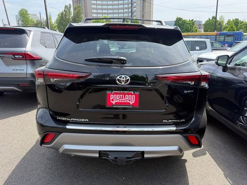 New 2026 Toyota Highlander Platinum AWD/4WD image 6