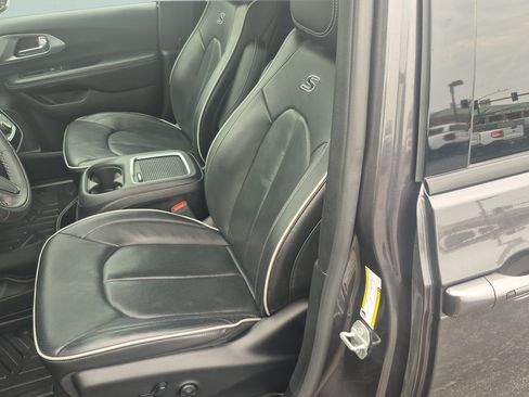Used 2020 Chrysler Pacifica Limited w/ Advanced Safetytec Group FWD image 21