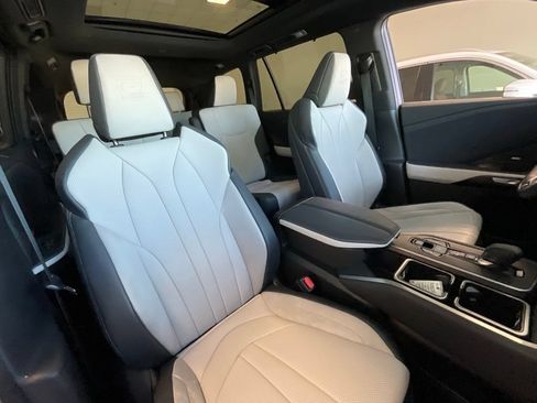 Used 2025 Lexus TX 500h AWD w/ Technology Package image 21