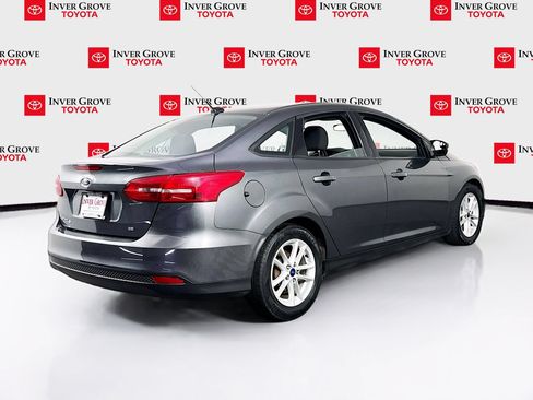Used 2017 Ford Focus SE FWD image 5