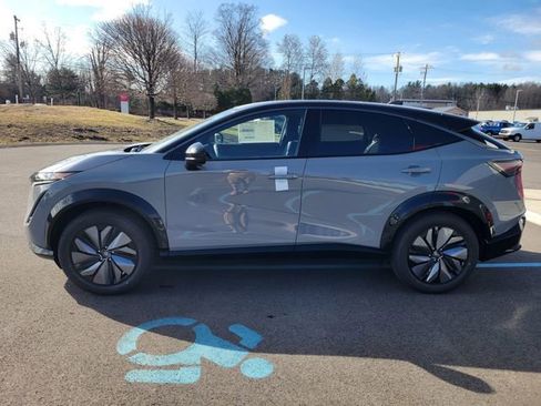 New 2025 Nissan Ariya AWD image 9