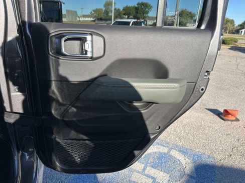 New 2025 Jeep Gladiator Mojave image 43