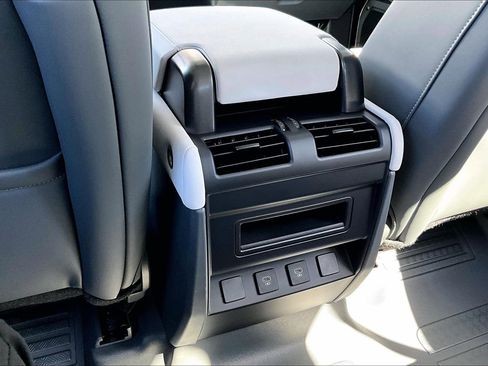 Used 2025 Land Rover Defender 110 S image 34