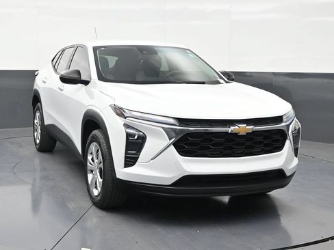 Used 2024 Chevrolet Trax LS FWD image 7