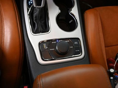 Used 2018 Jeep Grand Cherokee Trackhawk AWD/4WD image 39