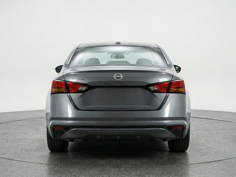 Used 2025 Nissan Altima 2.5 SV FWD image 7