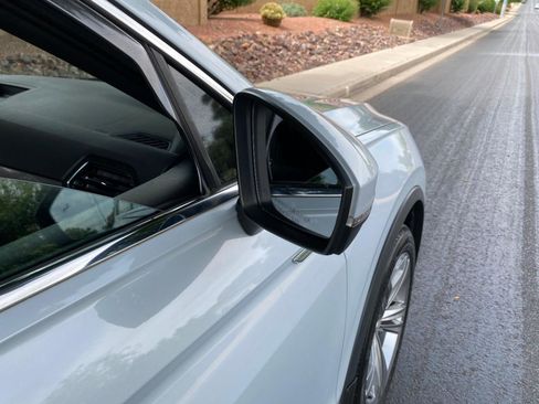 Used 2018 Volkswagen Tiguan SEL w/ R-Line Package image 22