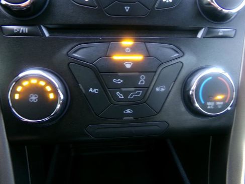 Used 2017 Ford Fusion SE image 23