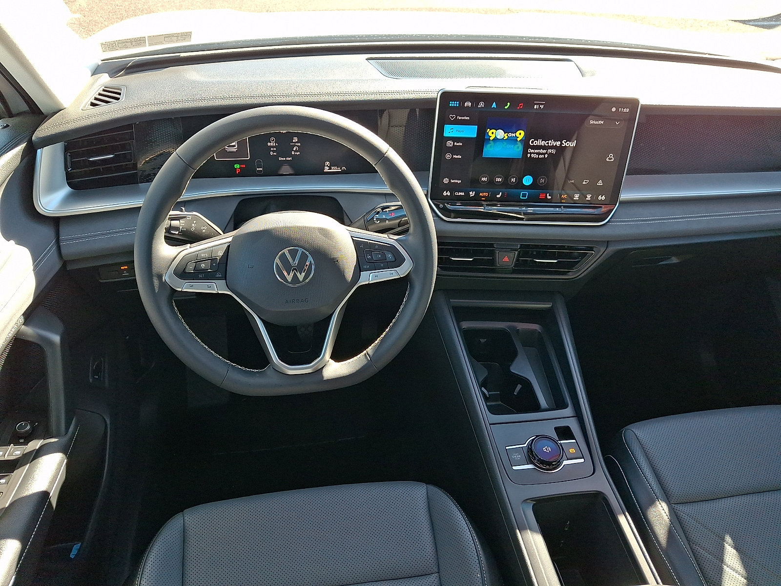Used 2025 Volkswagen Tiguan SE AWD/4WD image 11