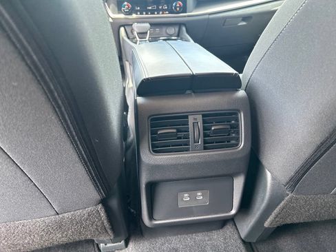 Certified 2025 Nissan Rogue SV FWD image 23