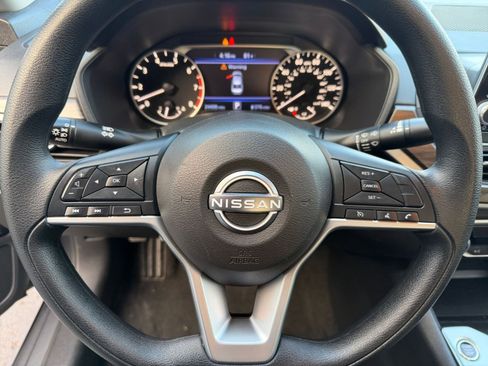 Used 2025 Nissan Altima 2.5 SV image 28