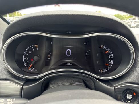 Used 2019 Jeep Grand Cherokee Limited AWD/4WD image 11