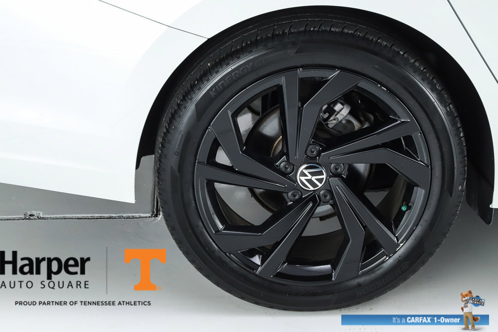 Used 2025 Volkswagen Jetta SE w/ Sunroof Package FWD image 13