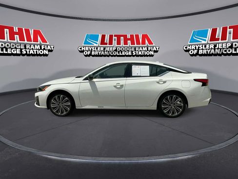 Used 2025 Nissan Altima 2.5 SR FWD image 5