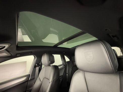 New 2026 Porsche Macan image 30