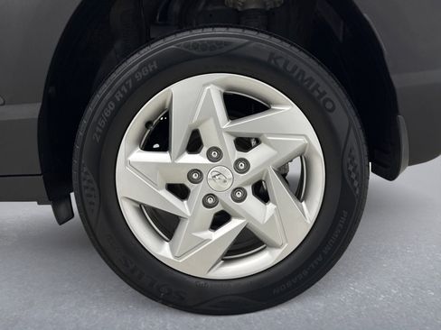 Used 2024 Hyundai Kona SE image 24