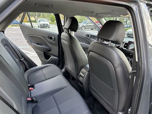 Used 2024 Hyundai Venue Limited image 34