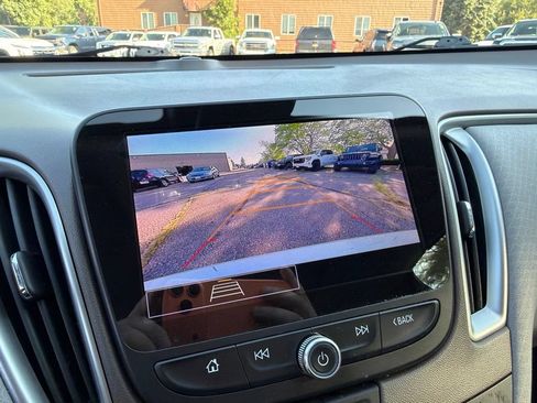 Used 2024 Chevrolet Malibu LT FWD image 16