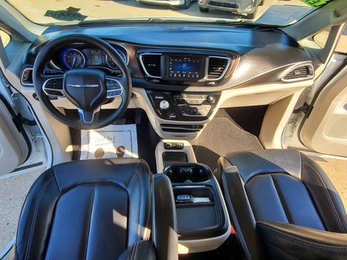 Used 2020 Chrysler Voyager Lxi image 15
