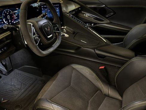 Used 2024 Chevrolet Corvette Stingray Premium Cpe w/ Z51 Performance Package RWD image 4