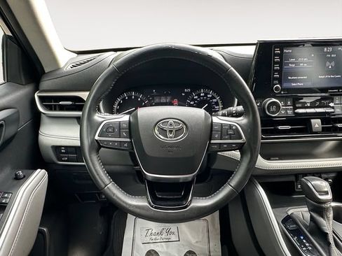 Used 2020 Toyota Highlander XLE FWD image 12