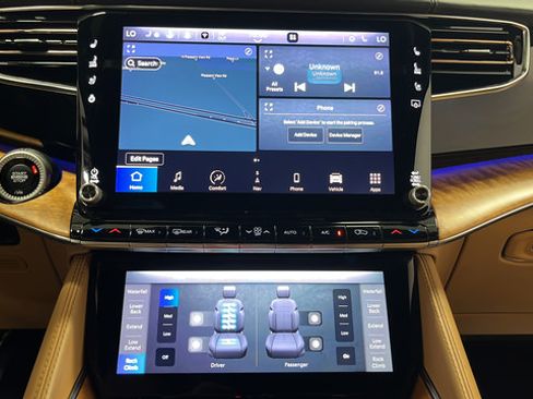 Used 2022 Jeep Grand Wagoneer Series III w/ Rear Seat Video Group 1 AWD/4WD image 13