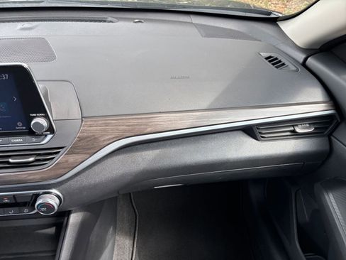 Used 2025 Nissan Altima 2.5 SV FWD image 36